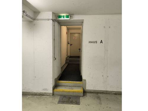 Tiefgarage Zugang zum Haus - 