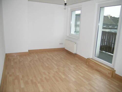 Wohnzimmer - 2 Zimmer Etagenwohnung in Krefeld
