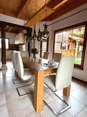 Großzügiges offenes Esszimmer - 