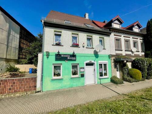 Fassade - Großes Reihenendhaus mit vielseitig nutzbarer Gewerbefläche