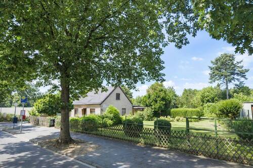 Straßenansicht - Attraktives Filetgrundstück in begehrter Lage - Obere Sterkrader Straße
