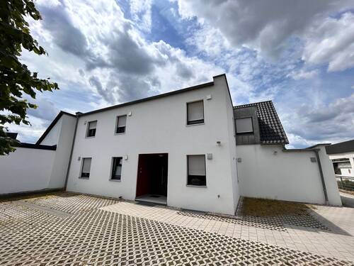 Gepflegtes Wohnhaus - 