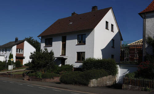 Straßenansicht - 3 Zimmer Mehrfamilienhaus, Wohnhaus in Korbach