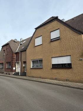 Front 1 - Reihenhaus in zentraler Lage von Isselburg