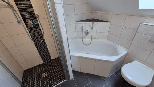 OG Bad Dusche - 7 Zimmer Mehrfamilienhaus, Wohnhaus zum Kaufen in Wonfurt