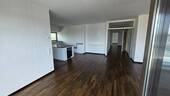 Wohnzimmer m offener Küche - 