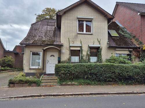Außenansicht - 7 Zimmer Einfamilienhaus zum Kaufen in Burg (Dithmarschen)