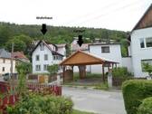 Straßenseitige Ansicht - Zweifamilienhaus, auch geeignet zum Umbau als Einfamilienhaus, im unteren Ort von Schwarzburg
