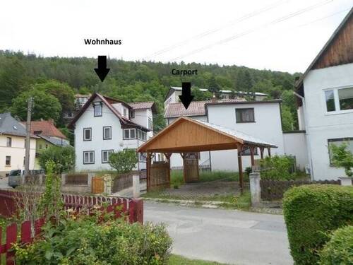 Straßenseitige Ansicht - Zweifamilienhaus, auch geeignet zum Umbau als Einfamilienhaus, im unteren Ort von Schwarzburg