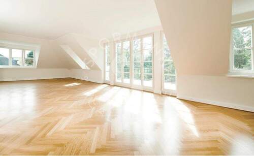 Wohn-/Esszimmer mit Balkon - Luxuriöse 4-Zimmer-Maisonette im Zooviertel - Süd-Balkon, Einbauküche & zwei TG-Stell