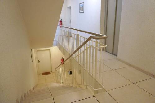 Treppenhaus mit Lift - 