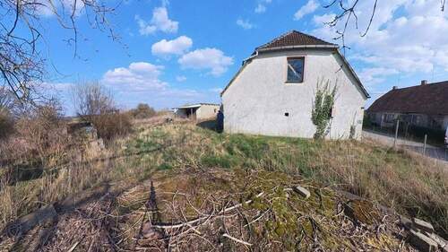 linker Giebel - 1 Zimmer Mehrfamilienhaus, Wohnhaus in Zölkow