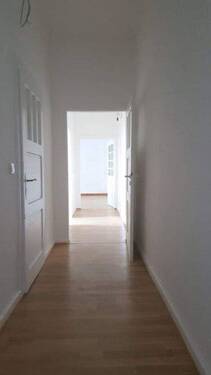 Flur zum Hauptbad und Schlafbereich - 