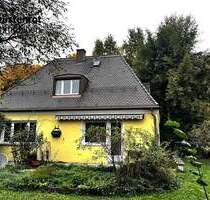 Rarität in Bogenhausen: Charmantes Haus zum Renovieren im Premiumlage - München