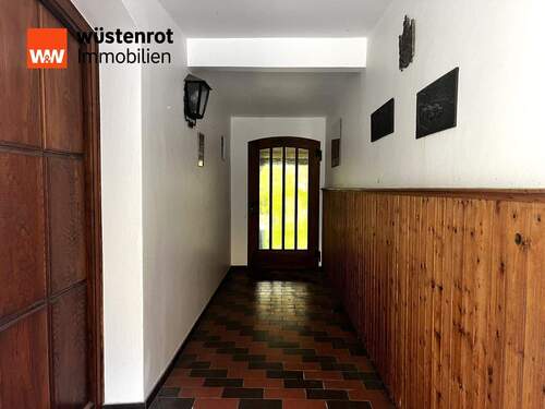 Durchgang zum Garten - 4 Zimmer Einfamilienhaus in München