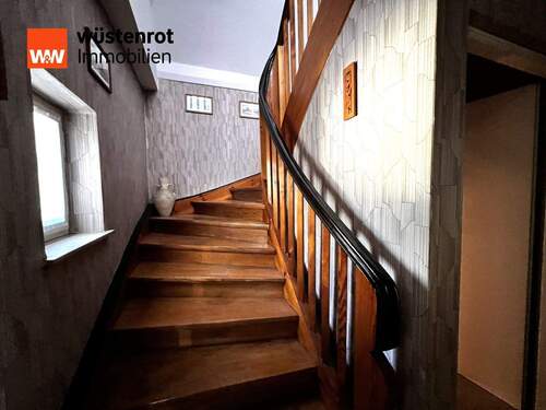 Treppenhaus - Einfamilienhaus mit 135,30 m² in München zum Kaufen