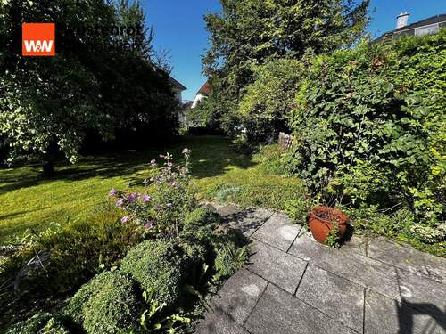 Blick von der Terrasse in den Garten - 