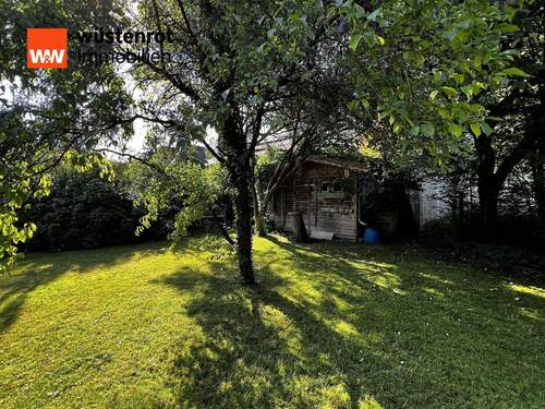 Garten mit Gartenhaus - 