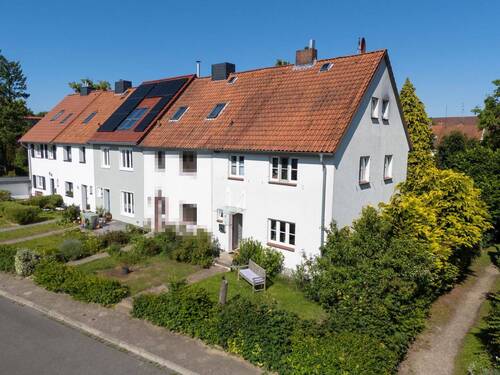 Außenansicht - Attraktives Reihenendhaus mit Garten und Vollkeller im beliebten Roten Feld