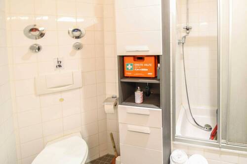 Badezimmer mit Dusche - 