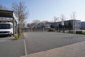 gepflasterte Parkflächen - 