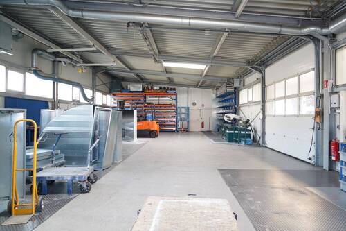 geräumige Produktionshalle - 