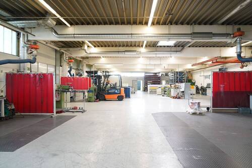 geräumige Produktionshalle - 