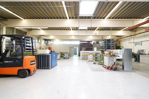 geräumige Produktionshalle - 
