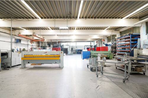 geräumige Produktionshalle - 