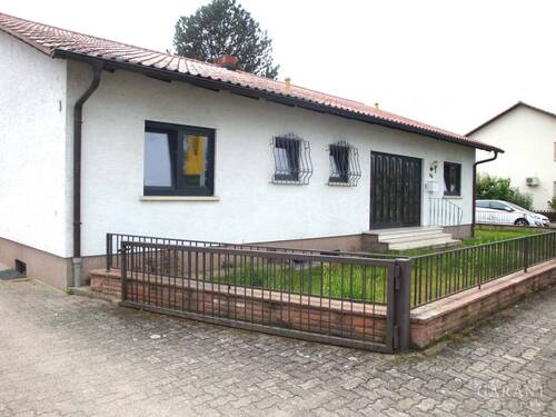 Vorderansicht - 4 Zimmer Mehrfamilienhaus, Wohnhaus zum Kaufen in Ketsch