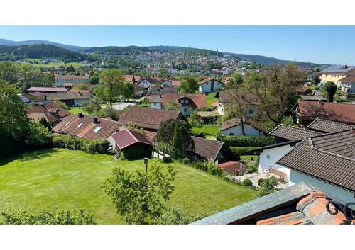 Blick vom Haus auf Waldkirchen - 5 Zimmer Einfamilienhaus zum Kaufen in Waldkirchen