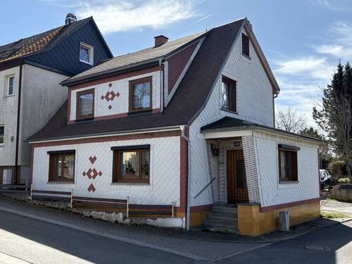 Ansicht - Gemütliches Einfamilienhaus mit Garage und separatem Garten in ruhiger Lage