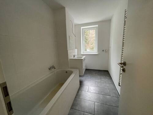 Beispielbild saniertes Bad - Etagenwohnung mit 85,00 m² in Johanngeorgenstadt zur Miete