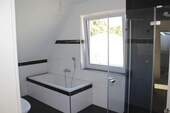 Bad mit Wanne, Dusche - 