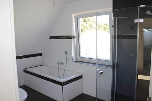 Bad mit Wanne, Dusche - 