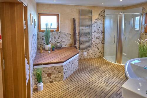 Großzügiges Bad im EG - 