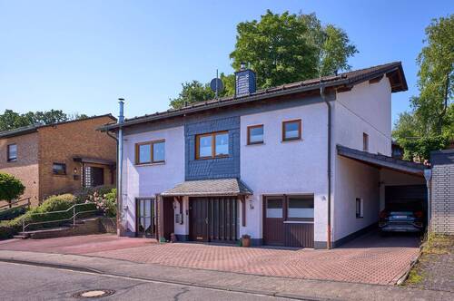 Einfamilienhaus mit Einliegerwohnung - 1 Zimmer Einfamilienhaus in Gummersbach / Derschlag