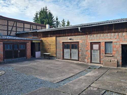 Nebengebäude - 5 Zimmer Einfamilienhaus in Am Ohmberg