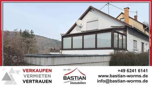 Headfoto - Kauf mit Weitblick: Geräumiges 1-2 FH in Höhenlage mit Wintergarten & 3 GA-Stpl. in Wilhelmsfeld!