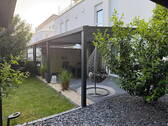 Gartenansicht - Moderne Doppelhaushälfte in Feldrandlage mit überdachter Südterrasse in Nieder-Olm