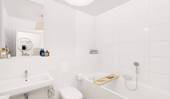 Ein weiteres Badezimmer inklusive Badewanne - 