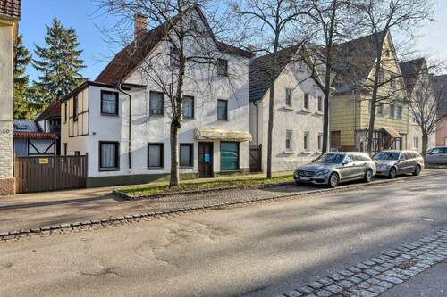 Hausansicht N-W - 1 Zimmer Mehrfamilienhaus, Wohnhaus zum Kaufen in Stuttgart