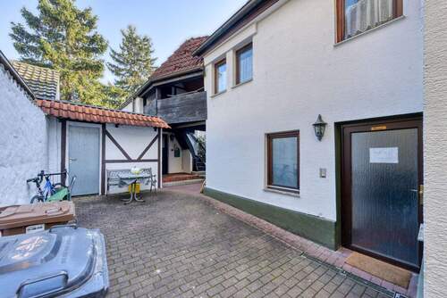 Eingang & Rückgebäude - 