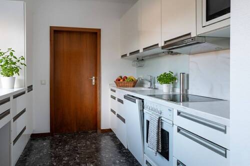 Küche mit Einbauküche - 