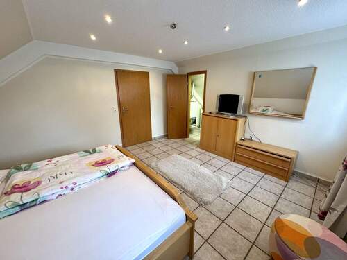 Schlafzimmer 2 OG - 