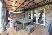 die überdachte Terrasse nutzen Sie bei jedem Wetter - 