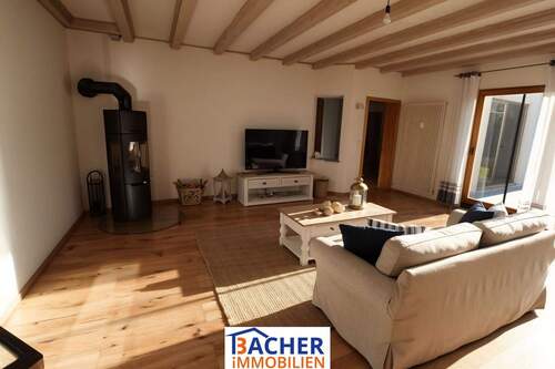 Wohnzimmer - 6 Zimmer Etagenwohnung zum Kaufen in Mühlheim an der Donau