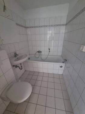 Badezimmer - 3 Zimmer Etagenwohnung in Waren (Müritz)