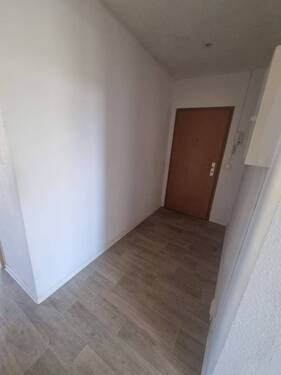 Flur. - Etagenwohnung mit 57,30 m&sup2; in Waren (Müritz) zur Miete