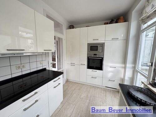 Küche mit Einbauküche - 